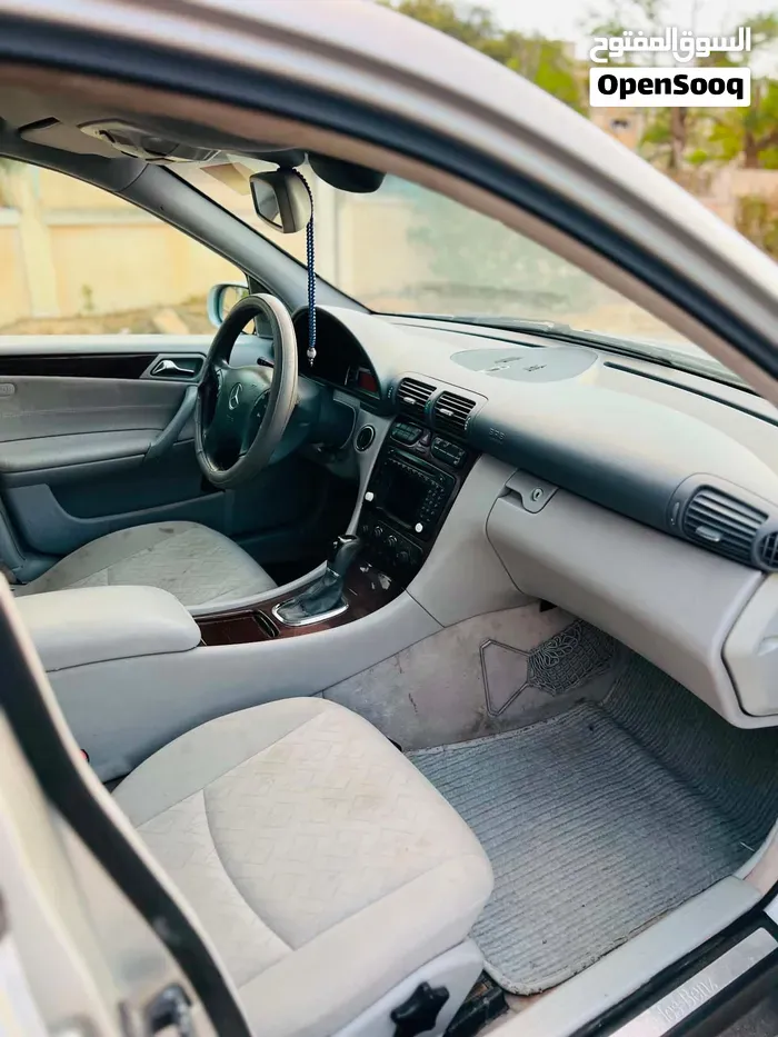 Mercedes-Benz C-Class 2004 photo 3