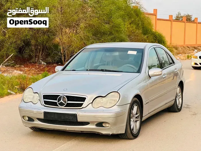 Mercedes-Benz C-Class 2004 photo 2