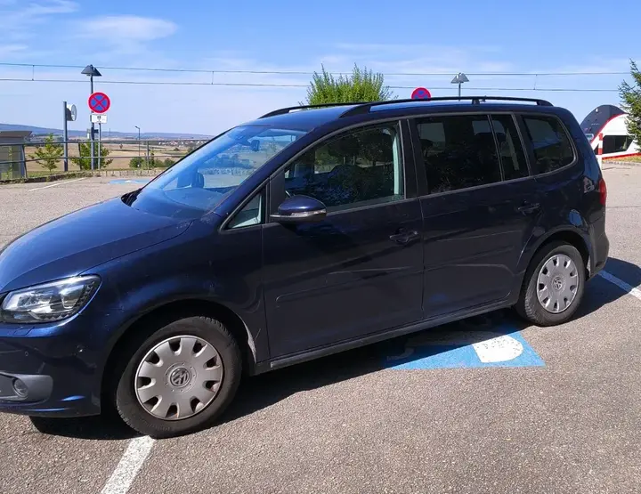 Volkswagen Touran 2015 photo 2