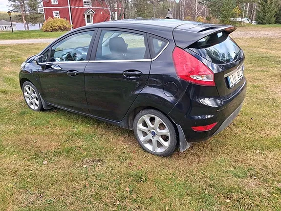 Ford Fiesta 2011 photo 3