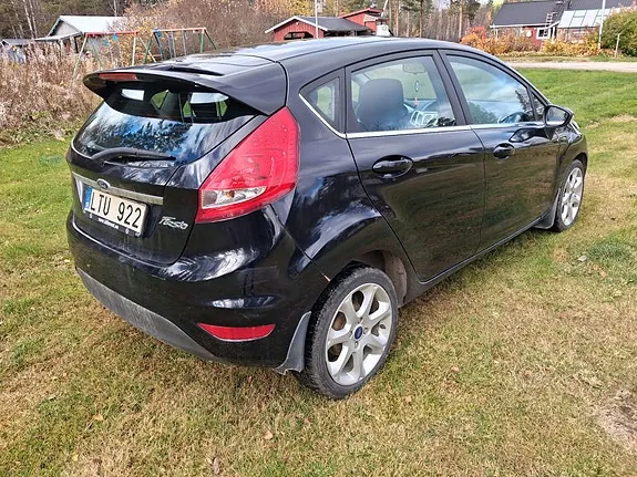 Ford Fiesta 2011 photo 2