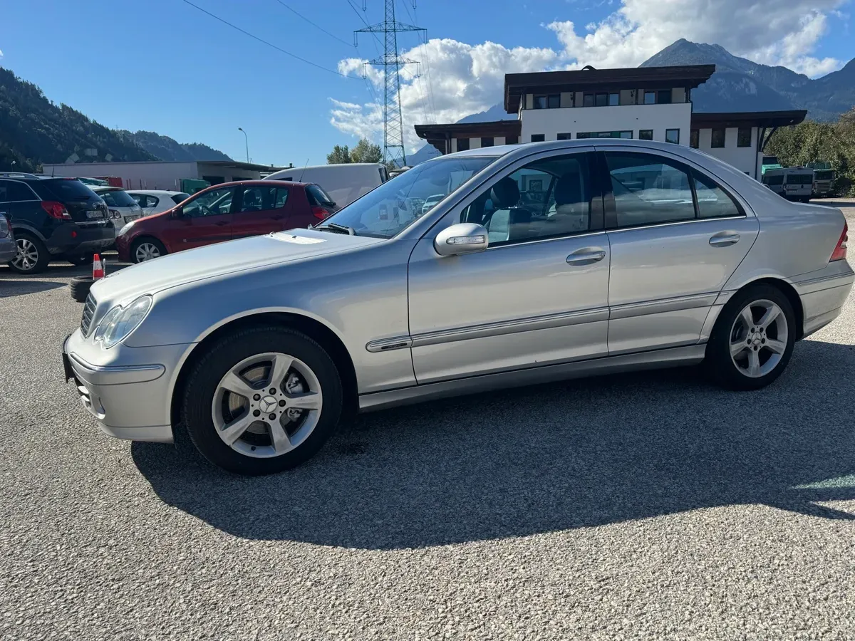 Mercedes-Benz C-Class 2006 photo 2