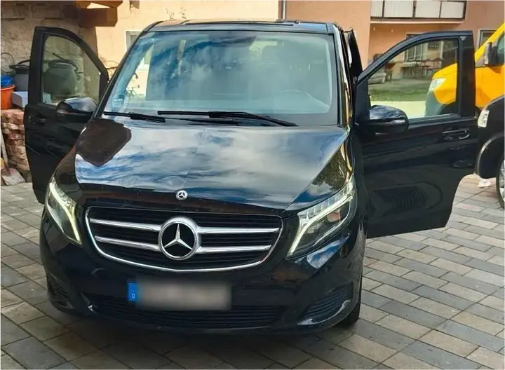 Mercedes-Benz 220D