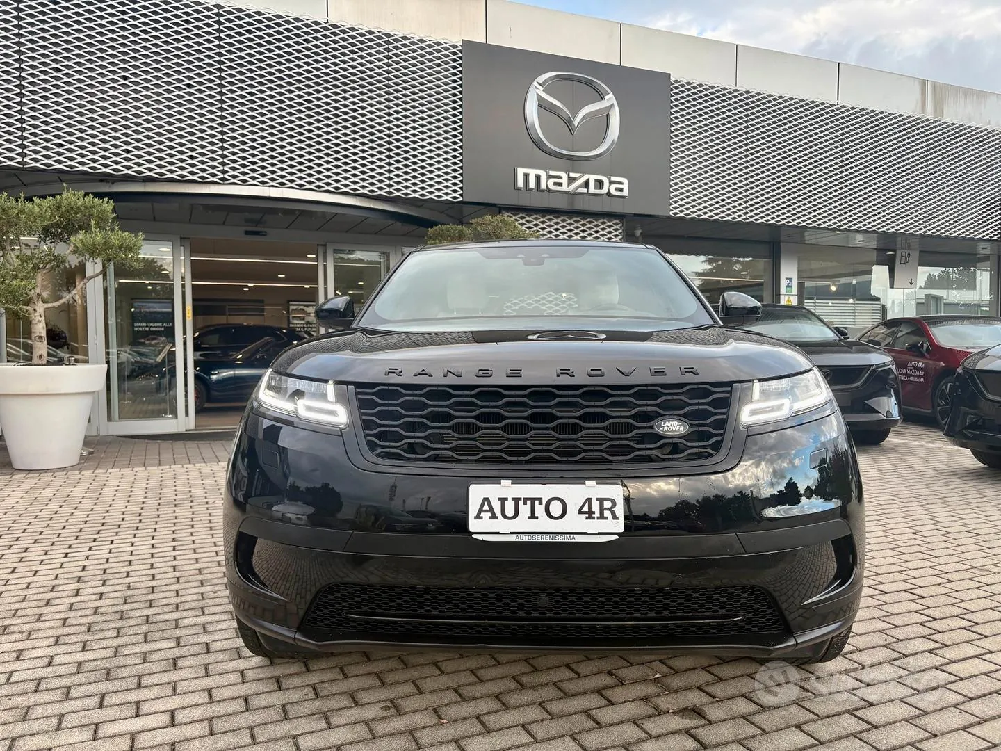 Land Rover Range Rover Velar 2019 photo 2