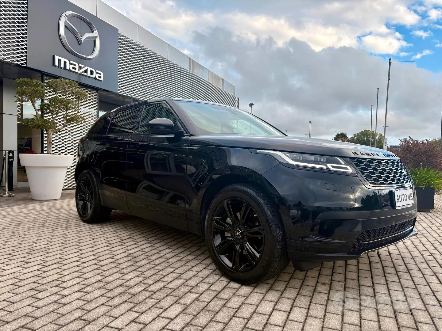 Land Rover Range Rover Velar 2019 photo 3