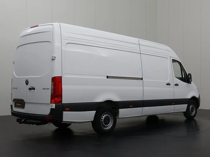 Mercedes-Benz Sprinter 2024 photo 2