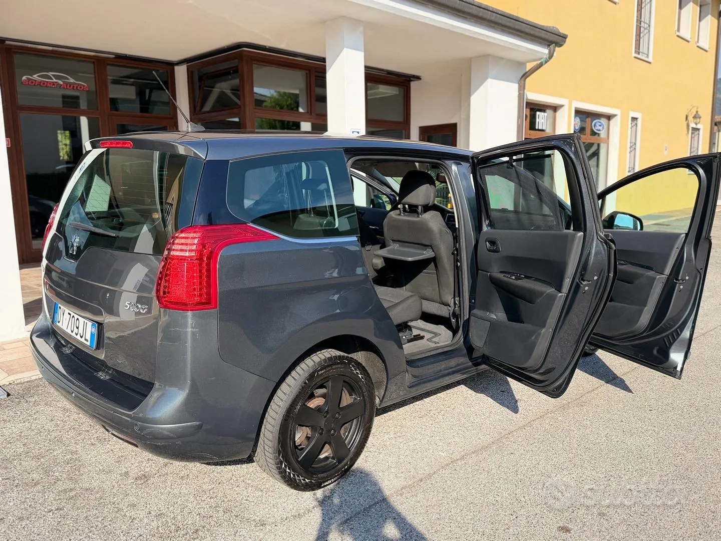 Peugeot 5008 2010 photo 3