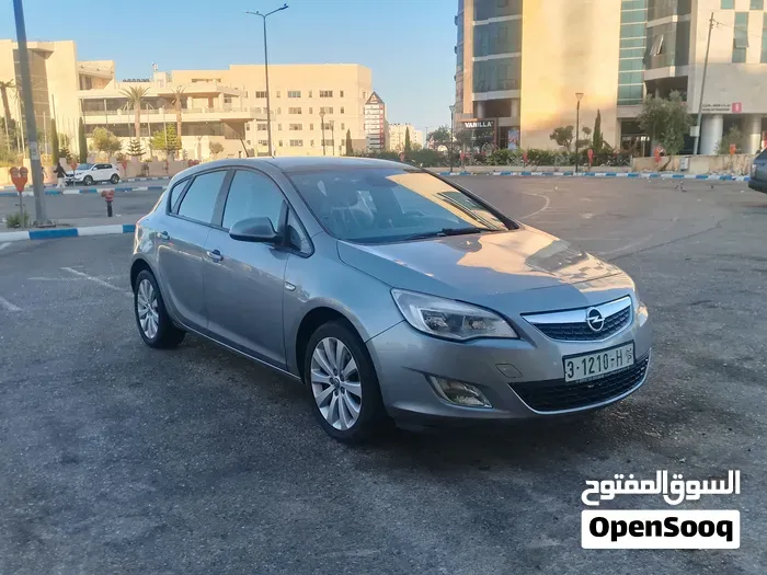 Opel Astra 2012 photo 3