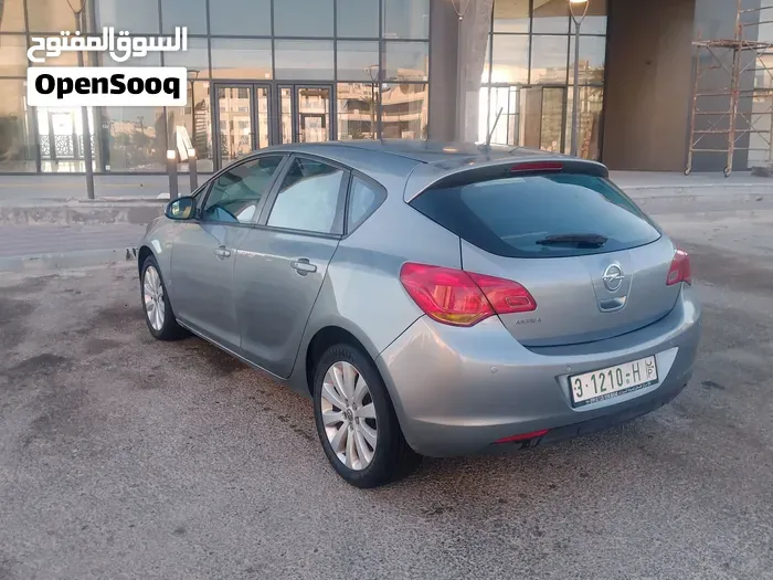 Opel Astra 2012 photo 4