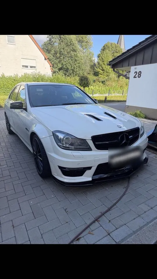 Mercedes-Benz C63 Amg