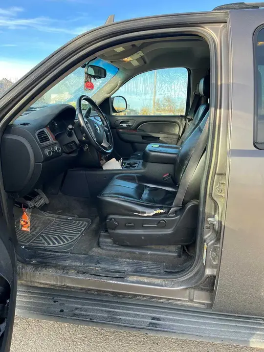 Chevrolet Suburban 2011 photo 4