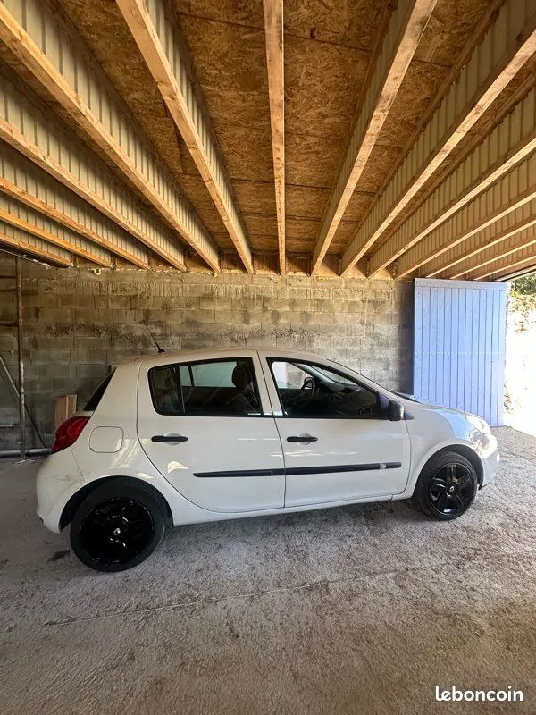 Renault Clio 2011 photo 3