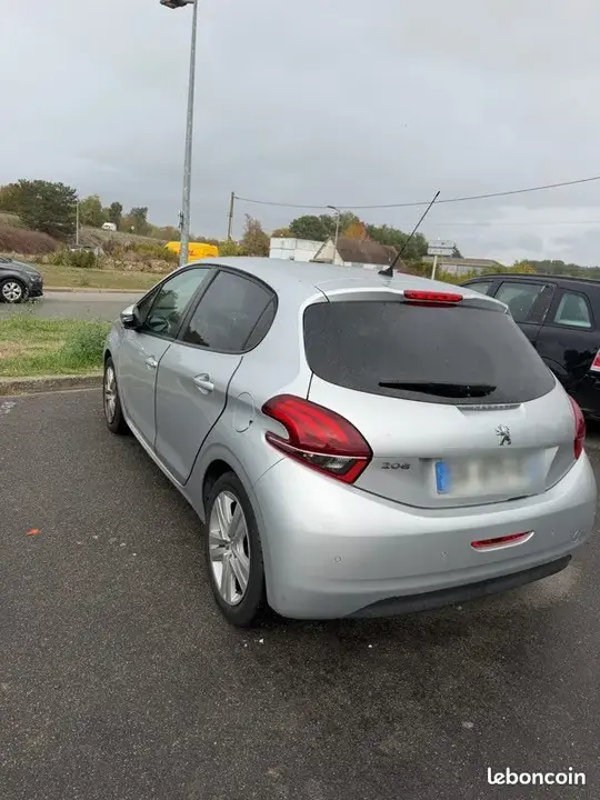 Peugeot 208 2017 photo 2