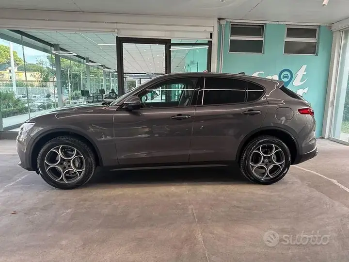 Alfa Romeo Stelvio 2017 photo 2