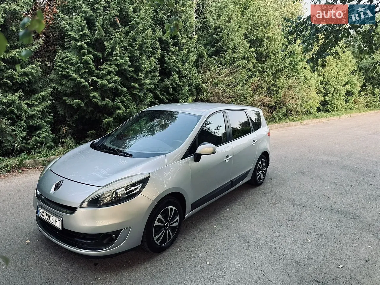 Renault Grand Scenic 2012 photo 2