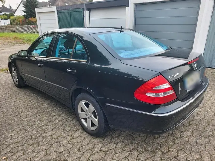 Mercedes-Benz E320