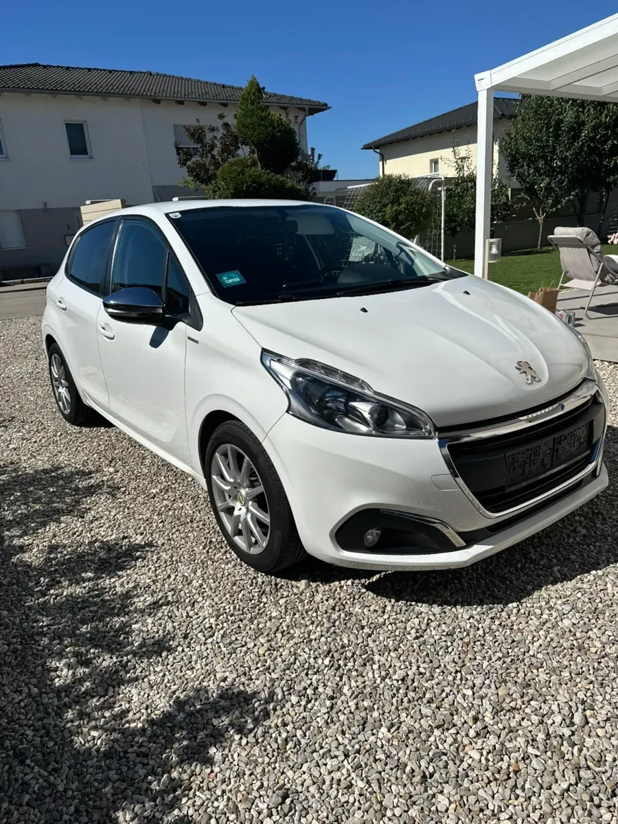 Peugeot 208 2017 photo 2