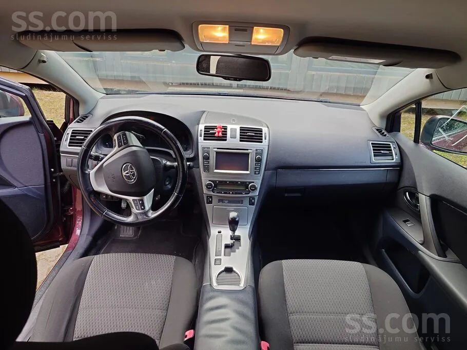 Toyota Avensis 2013 photo 3