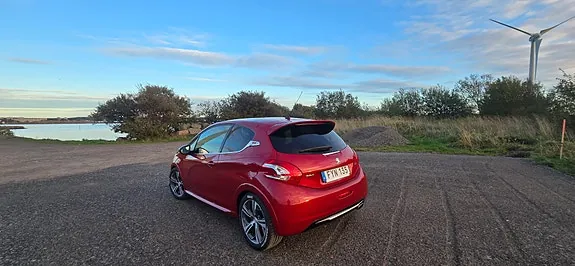 Peugeot 208 2013 photo 3