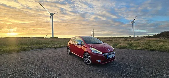 Peugeot 208 2013 photo 2