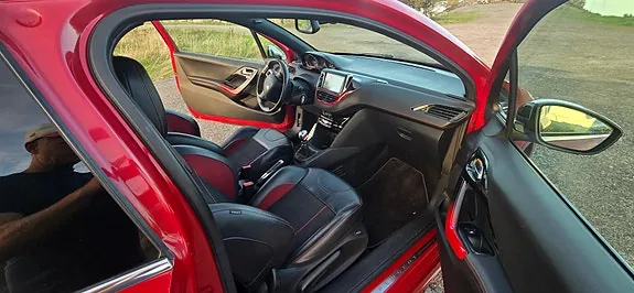 Peugeot 208 2013 photo 4