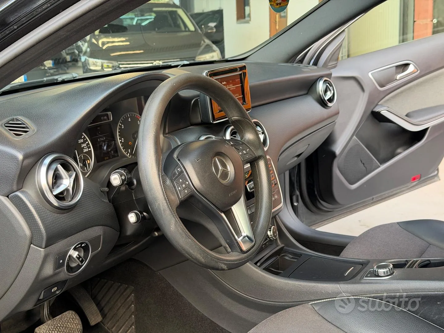 Mercedes-Benz A 180 2016 photo 5