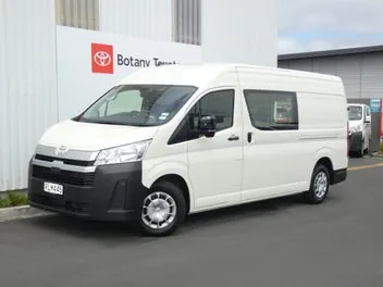 Toyota Hiace 2025 photo 2