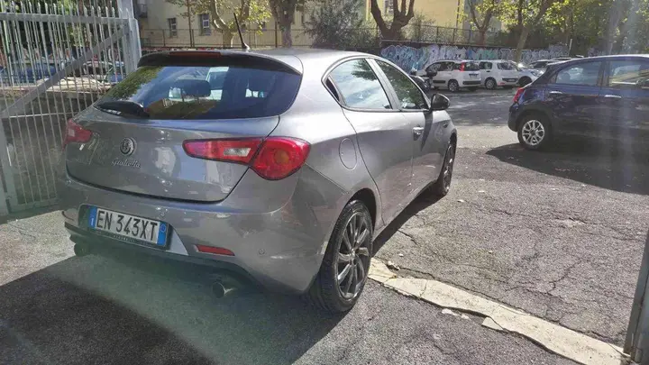 Alfa Romeo Giulietta 2012 photo 5