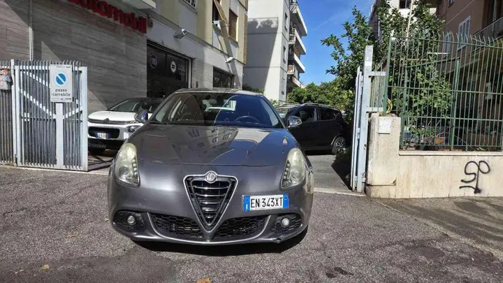 Alfa Romeo Giulietta 2012 photo 2