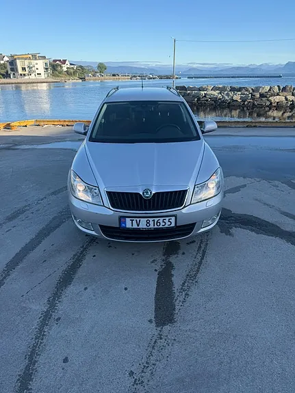 Skoda Octavia 2012 photo 2