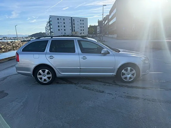 Skoda Octavia 2012 photo 4