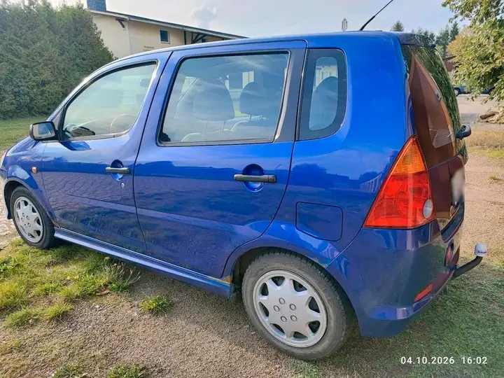 Daihatsu Yrv