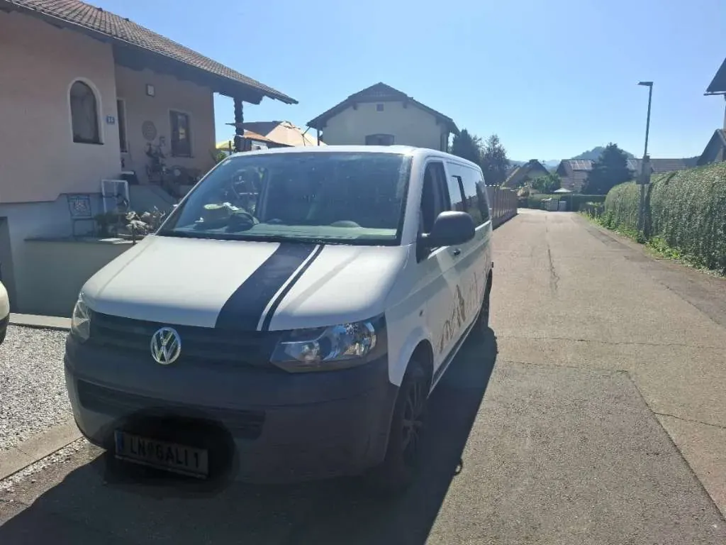 Volkswagen T5 2012 photo 2
