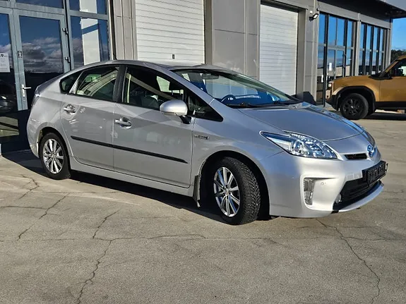 Toyota Prius 2014 photo 2