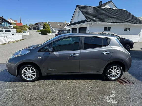 Nissan Leaf 2015 photo 2