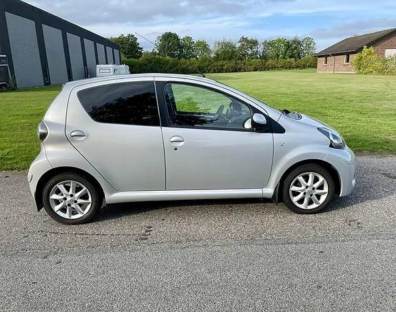 Toyota Aygo 2012 photo 3