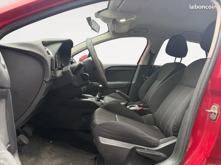 Citroen C4 2011 photo 2