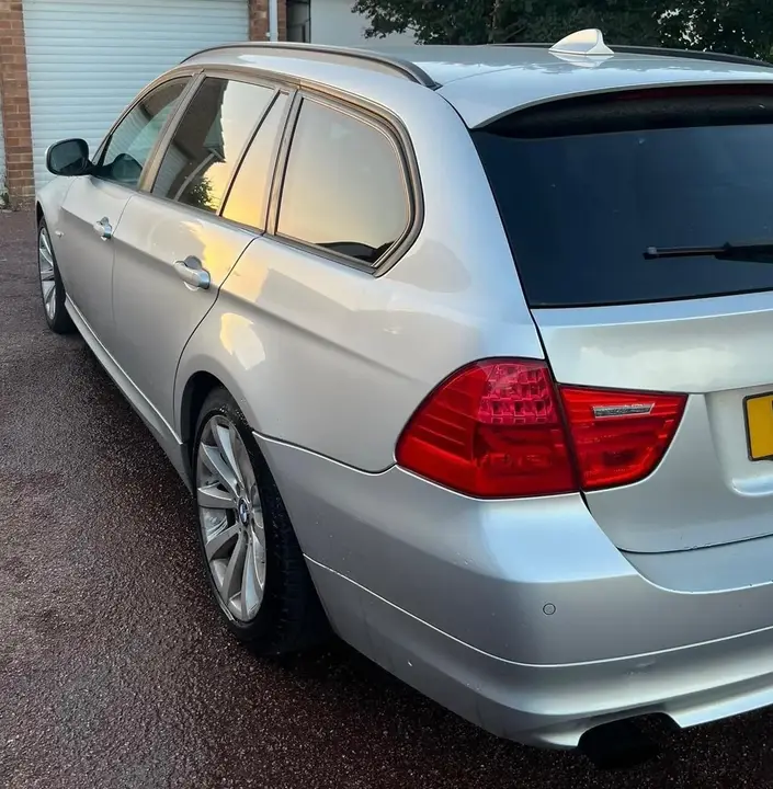 BMW 3 Series 2010 photo 4