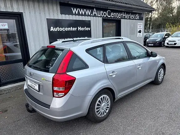 Kia Ceed 2010 photo 4