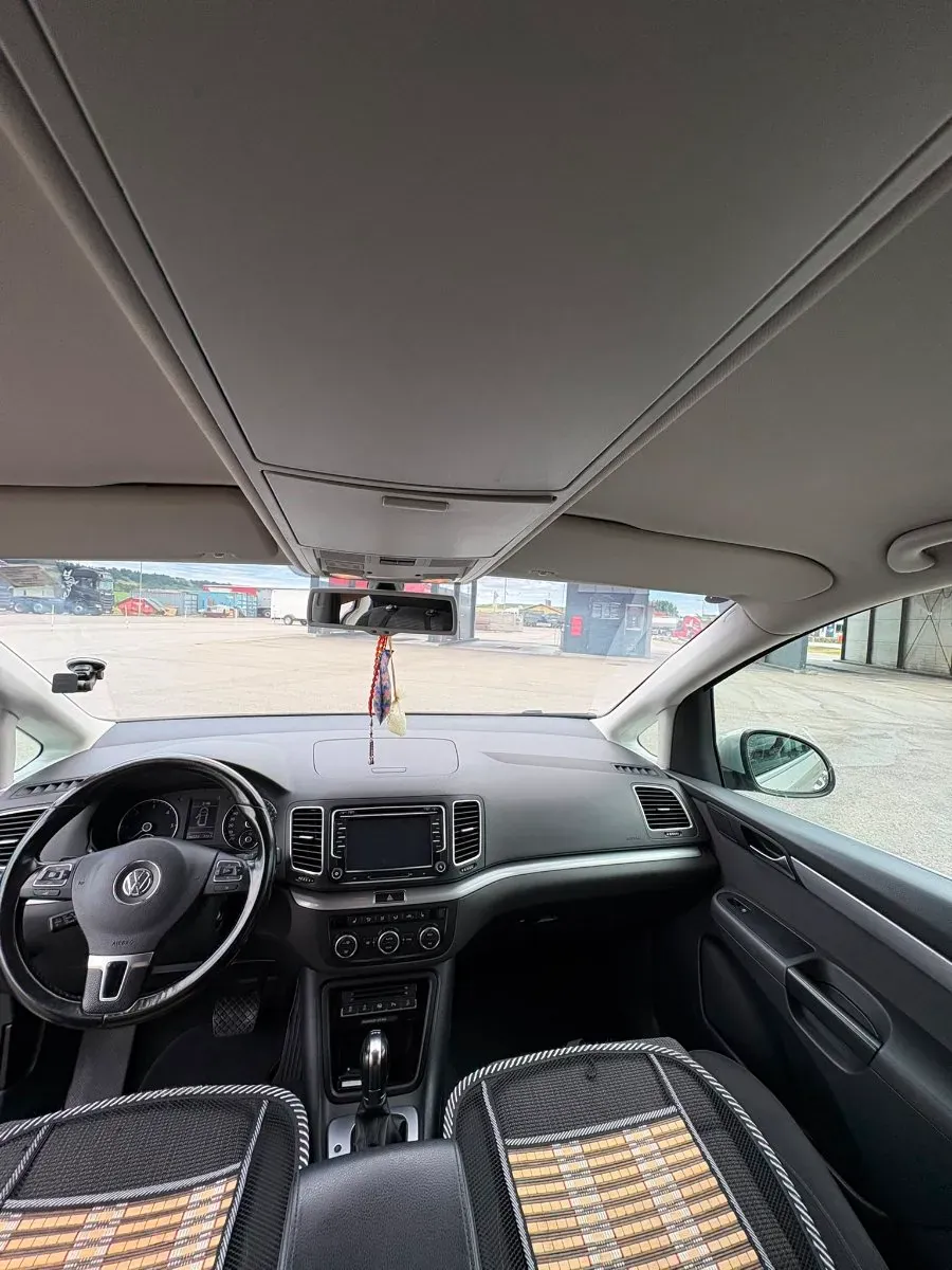 Volkswagen Sharan 2012 photo 3