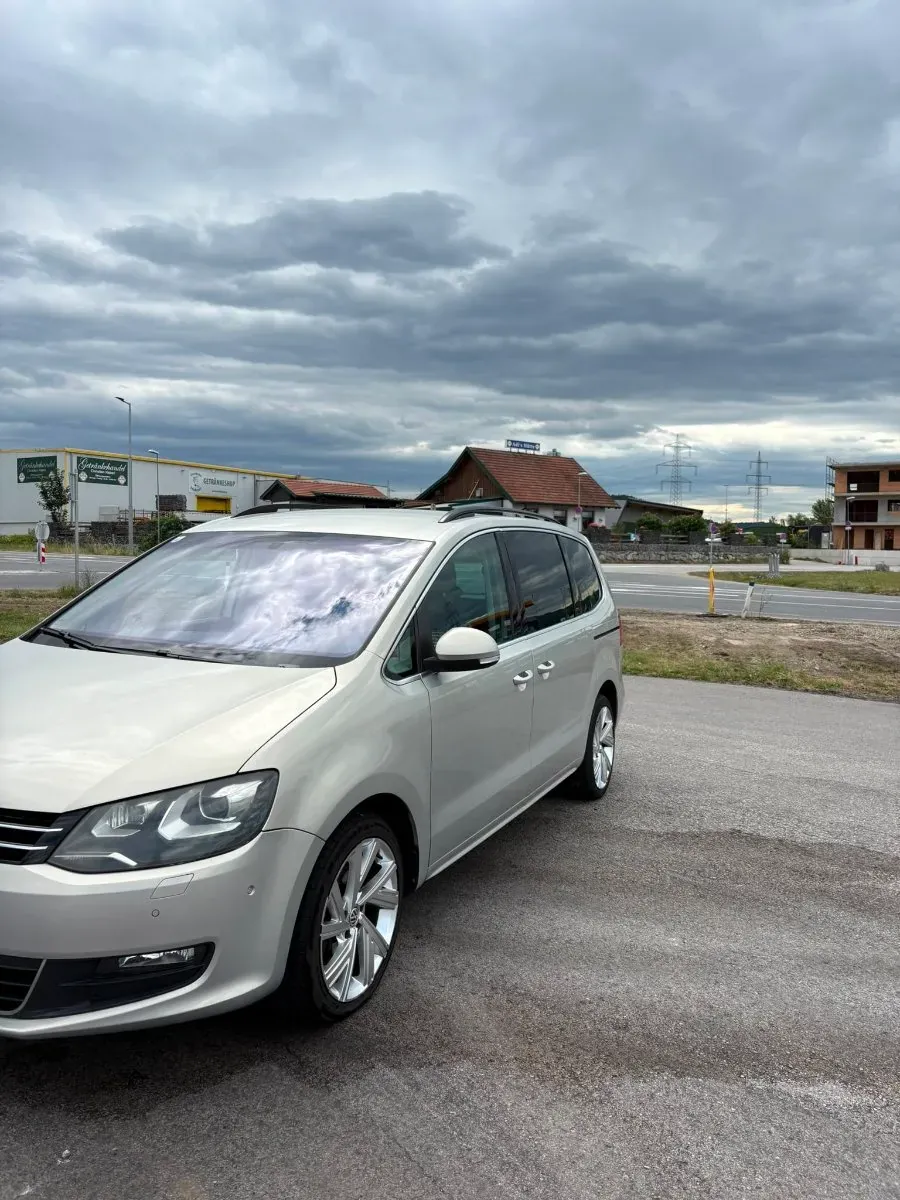 Volkswagen Sharan 2012 photo 2