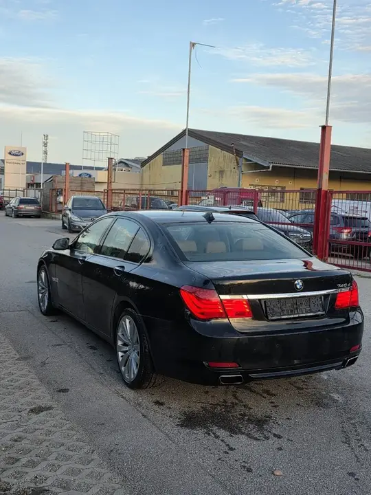 BMW 7 Series 2009 photo 3