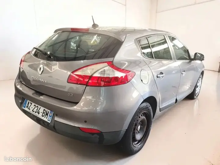 Renault Megane 2010 photo 2