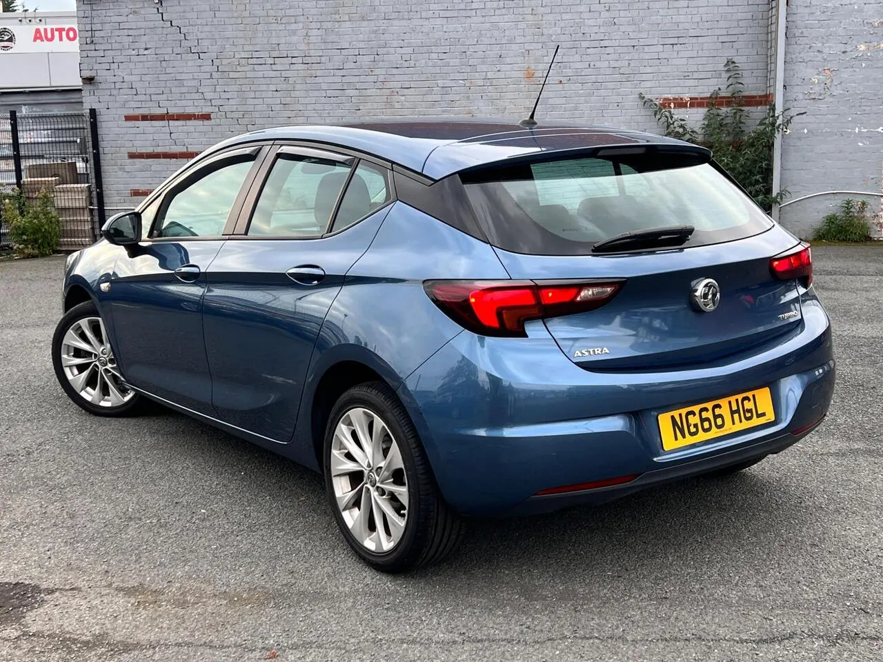 Vauxhall Astra 2017 photo 2