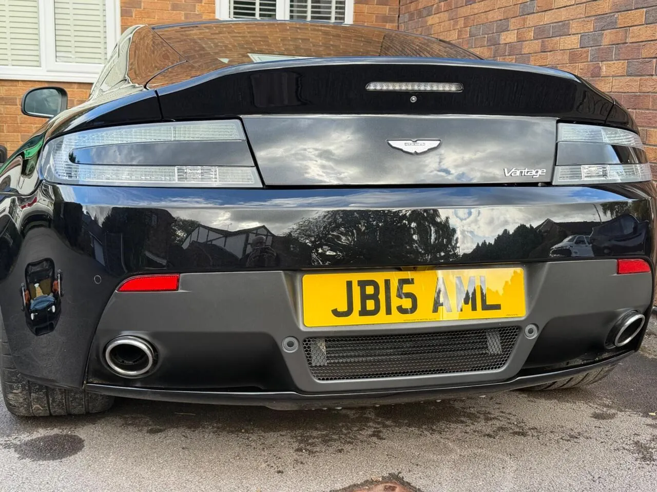 Aston Martin Vantage 2015 photo 5