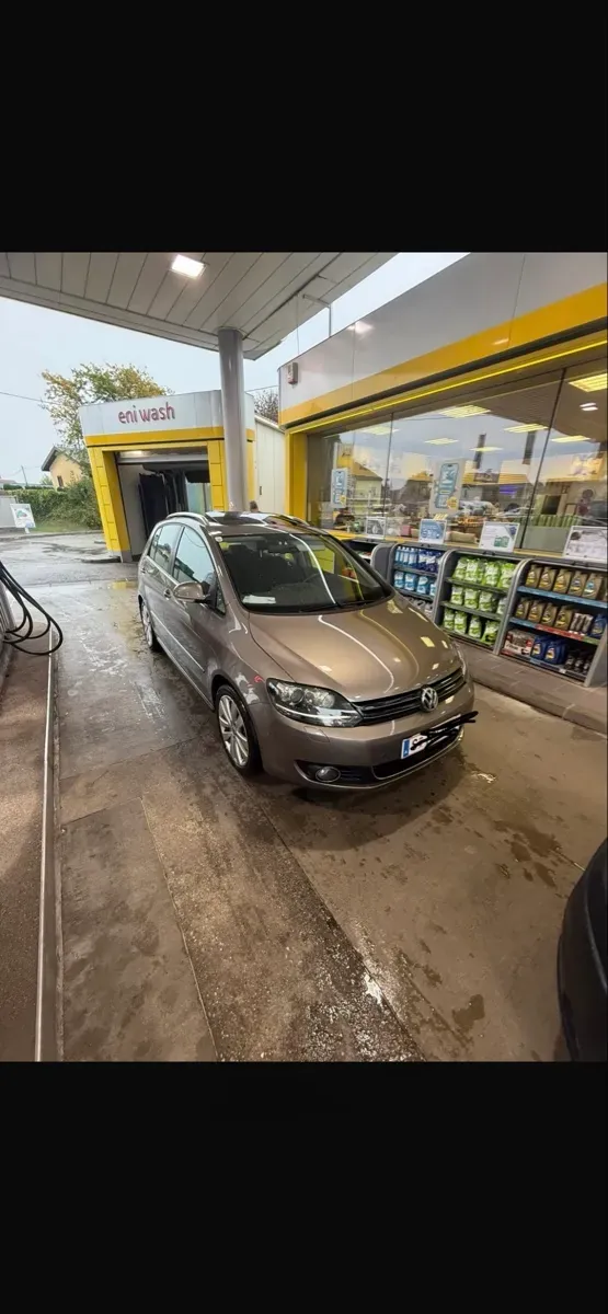 Volkswagen Golf 2011 photo 2