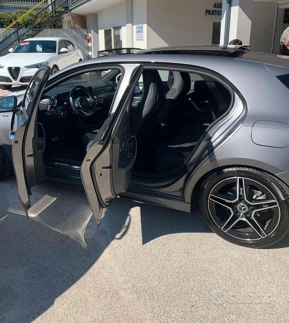 Mercedes-Benz A180 2018 photo 2