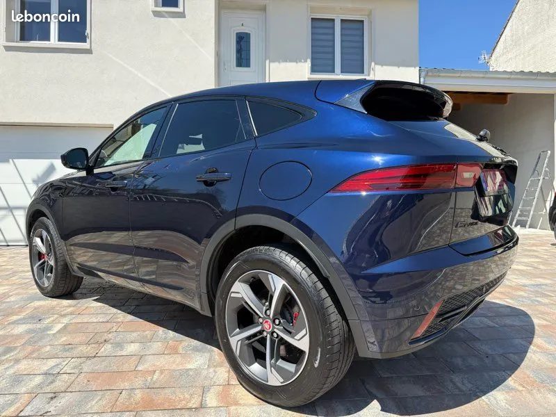 Jaguar E-Pace 2022 photo 2