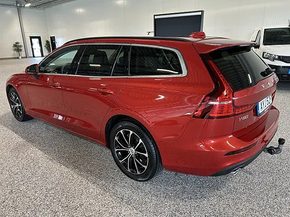 Volvo V60 2022 photo 2
