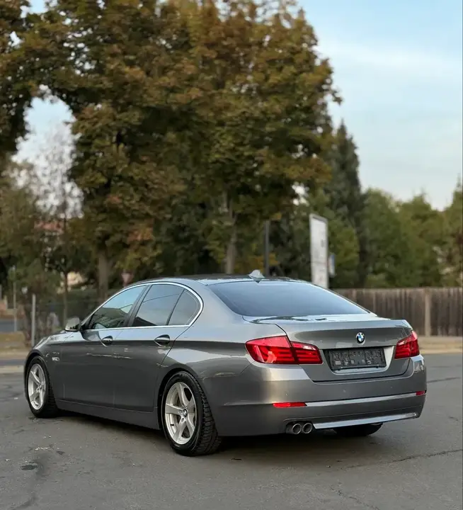 BMW 5 Series 2010 photo 2